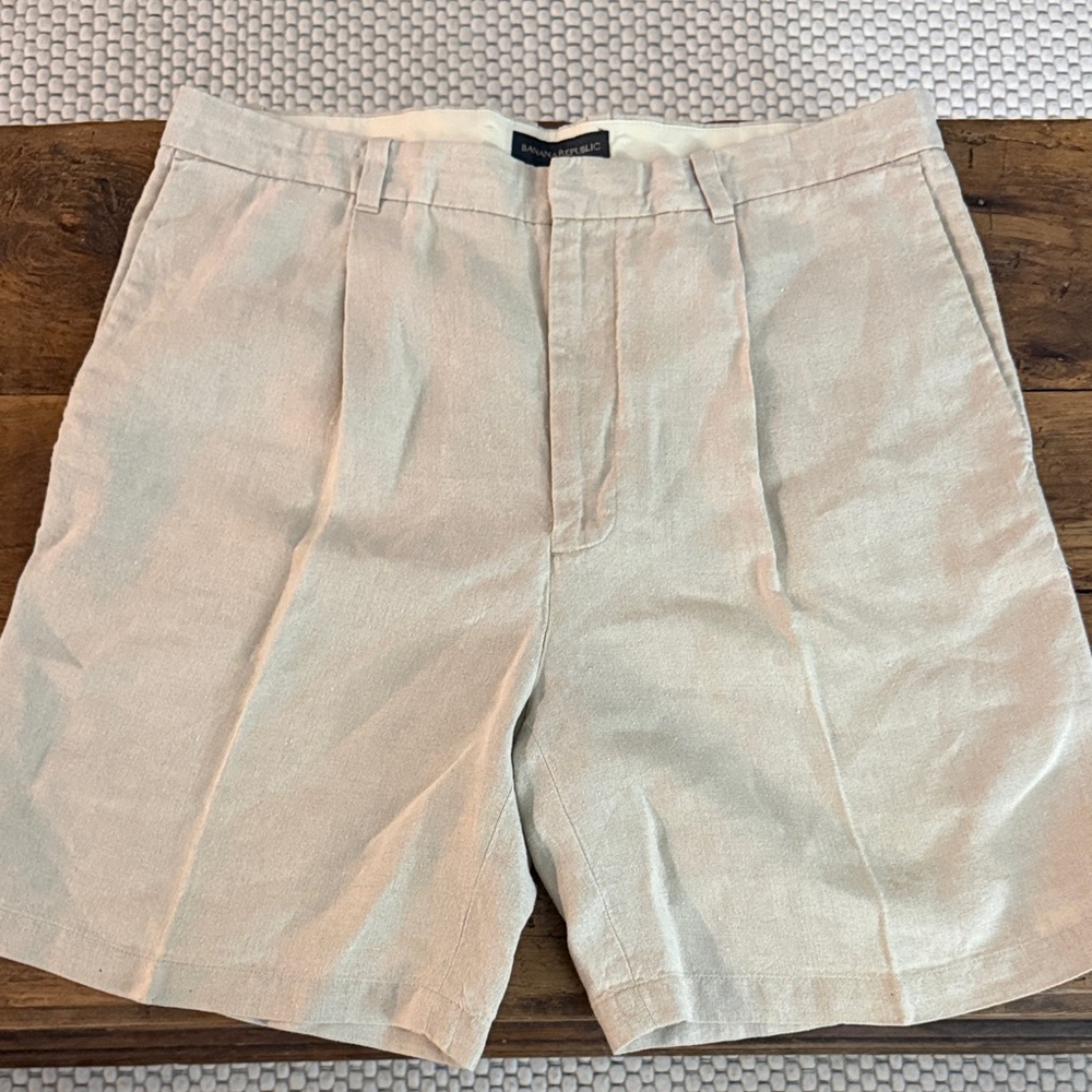 Banana Republic Linen Pleat Front Shorts Size 38x8"